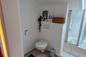 Helle und gemütliche Dachgeschosswohnung mit moderner EBK und Balkon in toller Lage von Kornwestheim – Breslauer Str. 32, 70806 Kornwestheim – Vorschaubild 9