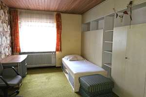 "Dornröschenschlaf": Großer Bungalow mit Sanierungsbedarf in ruhiger Lage von Hiltpoltstein – Die vollständige Adresse der Immobilie erhältst du vom Anbieter., 91355 Hiltpoltstein – Vorschaubild 9