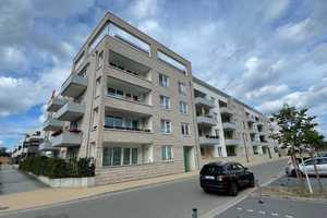 Erstklassige 2 Zimmer-Wohnung mit Balkon, Stellplatz und gehobener Ausstattung zu mieten!