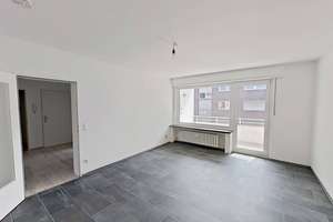 Geräumige und gut geschnittene 3-Zimmer-Wohnung mit BALKON und Wannenbad
