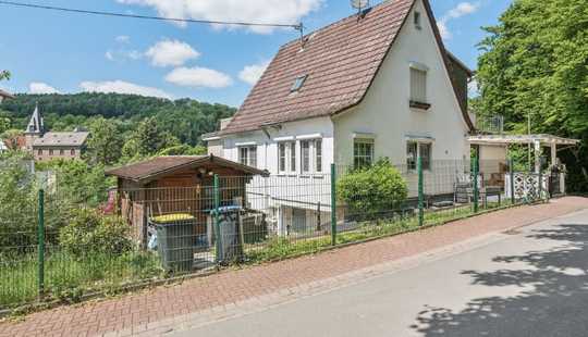 Bild von Vielseitiges Zweifamilienhaus mit Ausblick und Garten