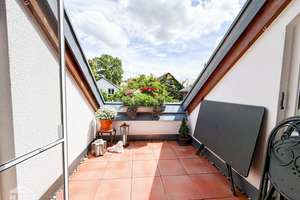 Helle Maisonette mit Dachbalkon, drei Schlafzimmern, zwei Bädern und Tiefgarage! – Im Bogert 26, 70599 Plieningen (Ortsteil), Stuttgart – Vorschaubild 2