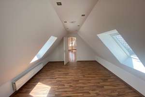 Wohnen mit Charakter: 3-Zimmer-Dachgeschosswohnung in Köln – Roonstraße 88, 50674 Neustadt/Süd, Köln – Vorschaubild 1
