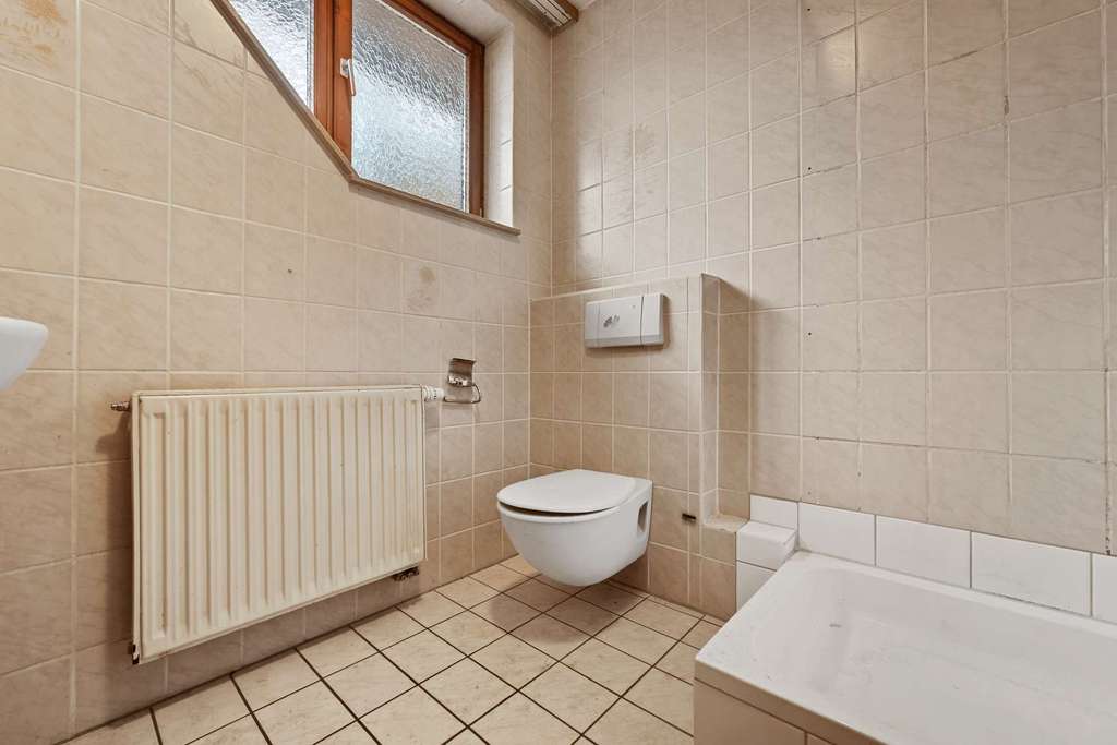 Immobilie in Ebhausen - Großzügige 4-Zimmer-Wohnung mit 20 m² Sonnenbalkon & 2 Garagen – Wohnkomfort pur - Bild 3