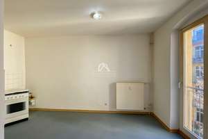 RUHIGE ALTBAUWOHNUNG IM BELIEBTEN SIMON-DACH-KIEZ | IM GARTENHAUS 4.OG OHNE AUFZUG |PROVISIONSFREI | – Libauer Str. 6, 10245 Friedrichshain, Berlin – Vorschaubild 5