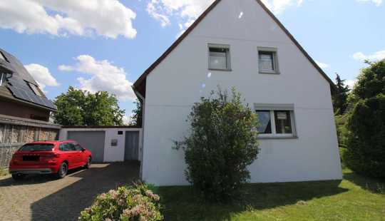 Bild von Einfamilienhaus mit Raum für Familie und Freude mit Garage