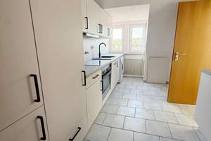 Großzügige Drei-Zimmer-Wohnung ideal zur WG-Gründung mit gemeinschaftlichem Dachbereich – Rotenwaldstr. 104, 70176 Hasenberg, Stuttgart – Vorschaubild 2