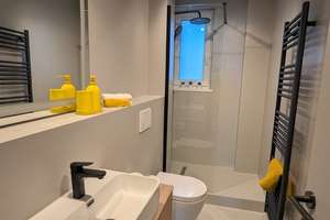 Charlottenburg: ZWEITBEZUG: voll möblierte LUXUS Apartment mit 62 m² per 15.08.26 zu VERMIETEN – Die vollständige Adresse der Immobilie erhältst du vom Anbieter., 10717 Wilmersdorf, Berlin – Vorschaubild 3