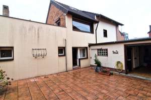 Oberforstbach!
Freistehendes Zweifamilienhaus mit großer Garage und pflegeleichtem Grundstück – Die vollständige Adresse der Immobilie erhältst du vom Anbieter., 52076 Oberforstbach, Aachen – Vorschaubild 2