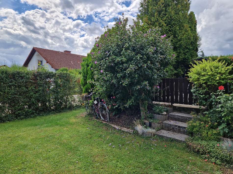 Garten und Zugang Südterrasse