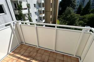 Gemütliche 1-Zimmer mit Balkon und Duschenbad in ruhiger Lage! Vormieter verkauft Mobilar – Humboldtstraße 18 A, 9130 Sonnenberg, Chemnitz – Vorschaubild 1