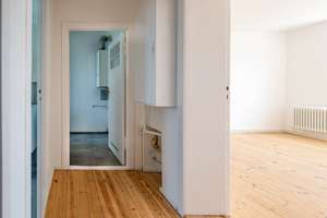 Kernsanierte 2-Zimmer-Wohnung mit Balkon in denkmalgeschütztem Altbau in Berlin-Reinickendorf – Die vollständige Adresse der Immobilie erhältst du vom Anbieter., 13403 Reinickendorf (Ortsteil), Berlin – Vorschaubild 1