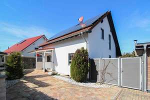 !!!SOFORT BEZUGSFREI!!! Tolles Einfamilienhaus mit Pool und Garten in Radeburg – Die vollständige Adresse der Immobilie erhältst du vom Anbieter., 1471 Radeburg – Vorschaubild 2