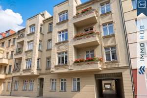 ++ Hochwertig sanierte Denkmalwohnung mit Balkon und Fußbodenheizung ++