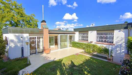 Bild von Moderner, sehr gepflegter individueller Bungalow, ELW, Doppelgarage, ruhige begehrte Lage in Walluf