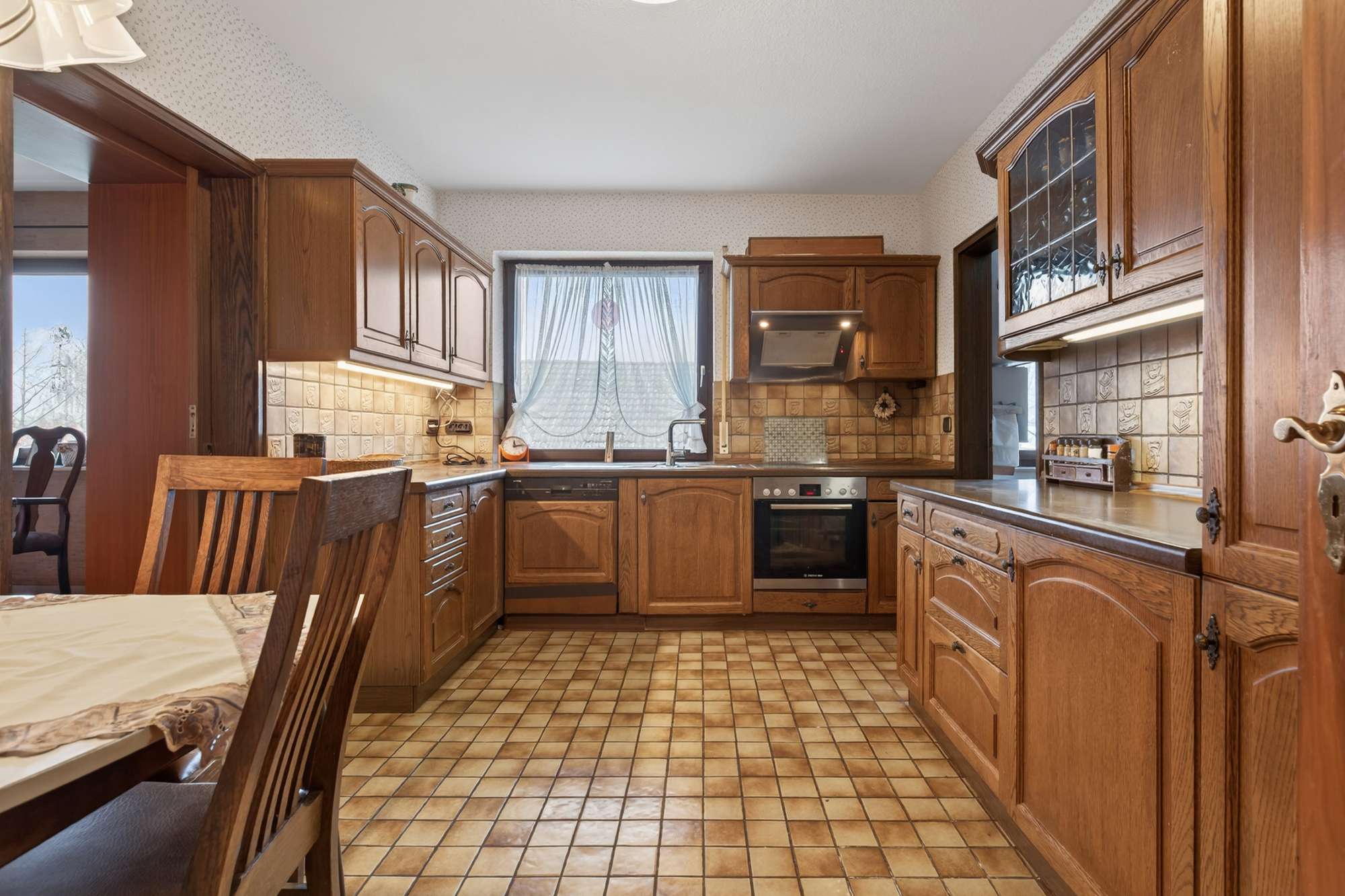 Substanzstarkes Wohnhaus mit flexibler Nutzung und Einliegerwohnung in Keltern-Dietlingen, Enzkreis – Bild 4