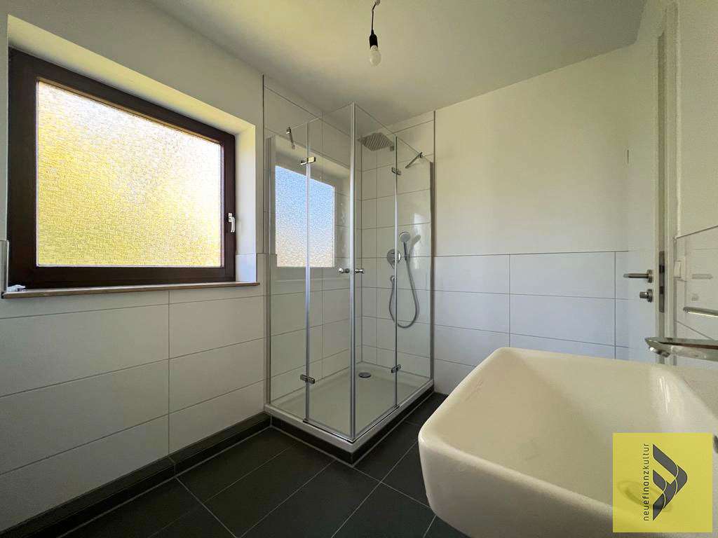 Immobilie in Römerstein - neu renovierte, geräumige 4 Zimmer- Wohnung mit Balkon und Garage - Bild 4