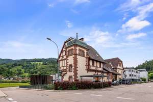 Charmante Immobilie mit Reihenendhauscharakter und direkter Flusslage in Schönau im Schwarzwald – Die vollständige Adresse der Immobilie erhältst du vom Anbieter., 79677 Schönau im Schwarzwald – Vorschaubild 1