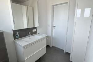 Reihenhaus sonnige Feldrandlage mit Terrasse Balkon 4,5 Zi. 138m² in Frankfurt a. M. Nieder-Eschbach – 60437 Nieder-Eschbach, Frankfurt am Main – Vorschaubild 9