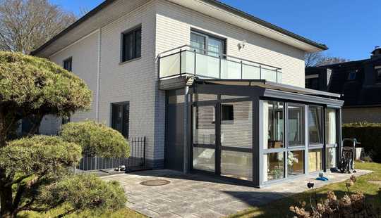 Bild von Highlight in Poppenbüttel - Traumhaus für die Großfamilie mit Fahrstuhl + Einlieger-Wohnung!