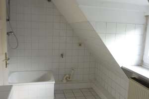 Attraktive 1,5-Zimmer-Dachgeschosswohnung mit Einbauküche in Kiel – Gellertstr. 25, 24114 Südfriedhof, Kiel – Vorschaubild 3