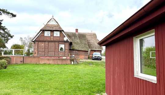 Bild von Reetdach-Einfamilienhaus mit Scheune und Garage in wunderbar ruhiger Lage in Hamburg-Ochsenwerder