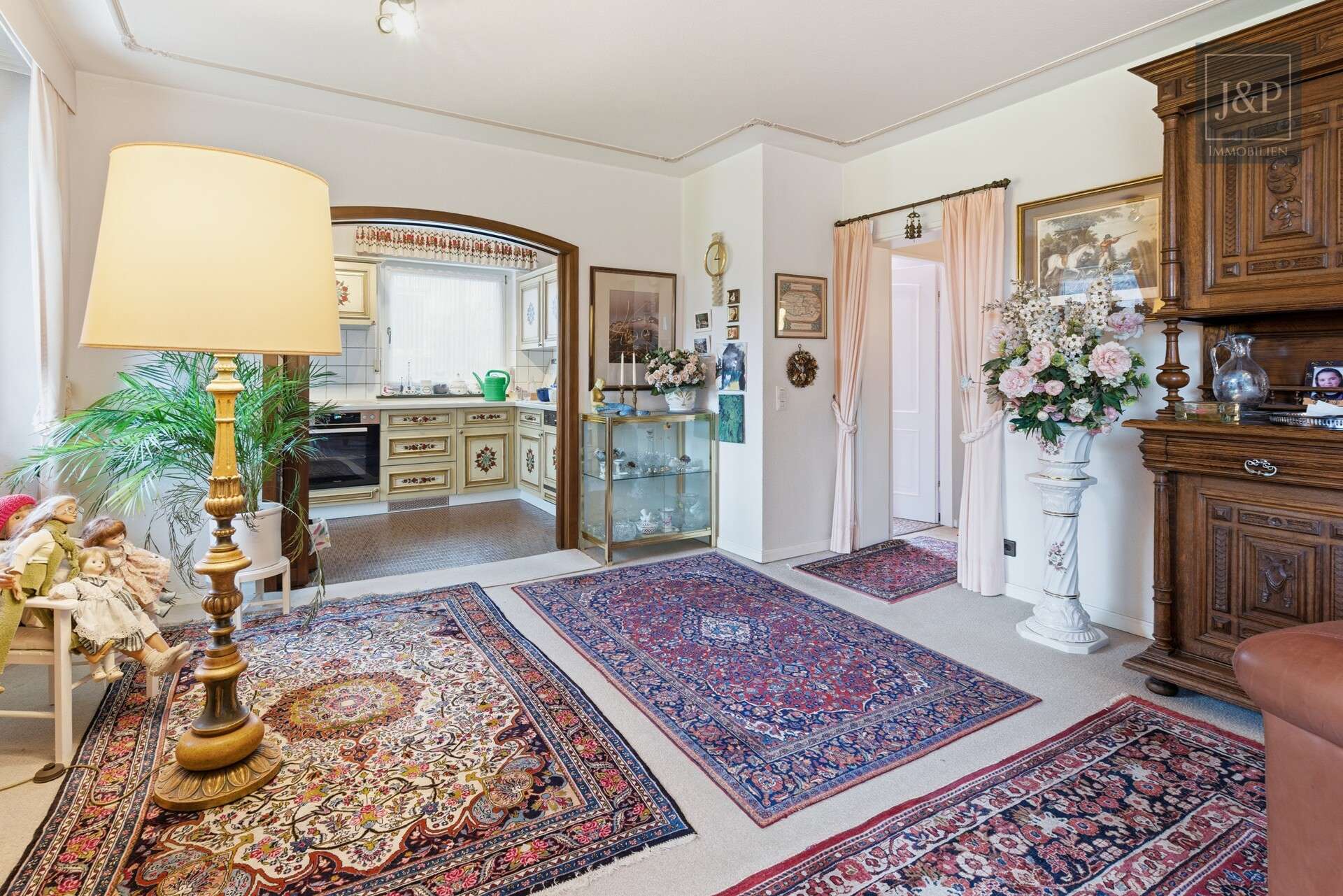 Immobilie in Liederbach - Flexibles Ein- bis Zweifamilienhaus mit großem Garten und viel Platz für die Familie - Bild 6