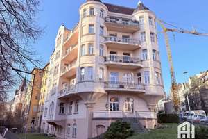 großzügige & helle Altbauwohnung im Vorderen Westen mit 2 Balkonen, bis zu 6 Zimmern & viel Platz