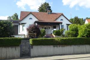 Großzügiges Einfamilienhaus nahe Klinikum – Die vollständige Adresse der Immobilie erhältst du vom Anbieter., 96450 Mitte, Coburg – Vorschaubild 1