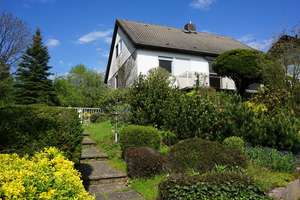 TRAUMHAFTE AUSSICHT, VIEL PLATZ + PRIVATSPHÄRE! IHR FREISTEHENDES ZUHAUSE IN HÖHEN-RANDLAGE – Die vollständige Adresse der Immobilie erhältst du vom Anbieter., 63846 Laufach – Vorschaubild 1