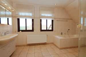 * SPACIOUS * CHARMING * COUNTRY-SIDE LIVING * 
ca. 220 m², 5 Bed, 2.5 Bath, 3 Garage – Rheingau-Taunus-Kreis – Vorschaubild 16