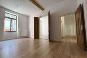 Sanierte Stilaltbauwohnung mit 4 Zimmern, Balkon & Einbauküche
