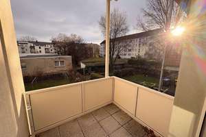 Bodenbelag nach Ihrem Wunsch! Tolle 2 Raumwohnung mit Balkon in Gablenz!