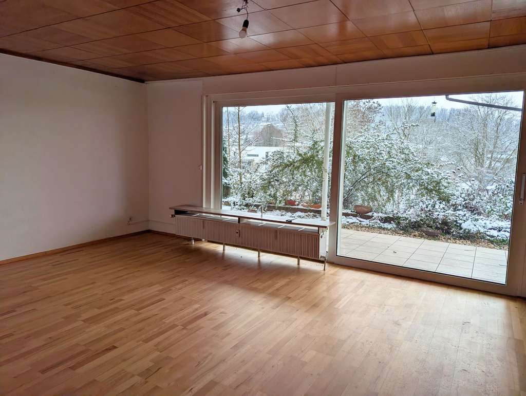 Immobilie in Hahnstätten - Helle 2-Zimmer-Wohnung mit großer Terrasse, Gartenzugang & Aar-Blick in ruhiger Waldrandlage - Bild 1