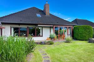 Großes Architektenhaus in Fredenberg als Ein- und Zweifamilienhaus nutzbar, mit Keller und Garage