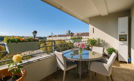 Gepflegte Dreizimmer-Wohnung im 4. OG mit zwei Balkonen - Stellplatz (optional)