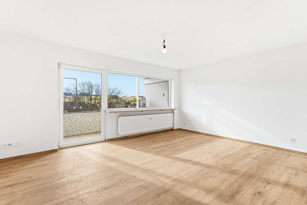 Immobilie in Roding - Modernisierte 4,5-Zimmer-Wohnung in ruhiger Lage von Roding! - Bild 0