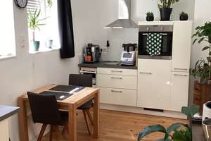 Sehr schön sanierte Wohnung mit Balkon, Dielenböden und Wohnküche in stilvollem Altbau!