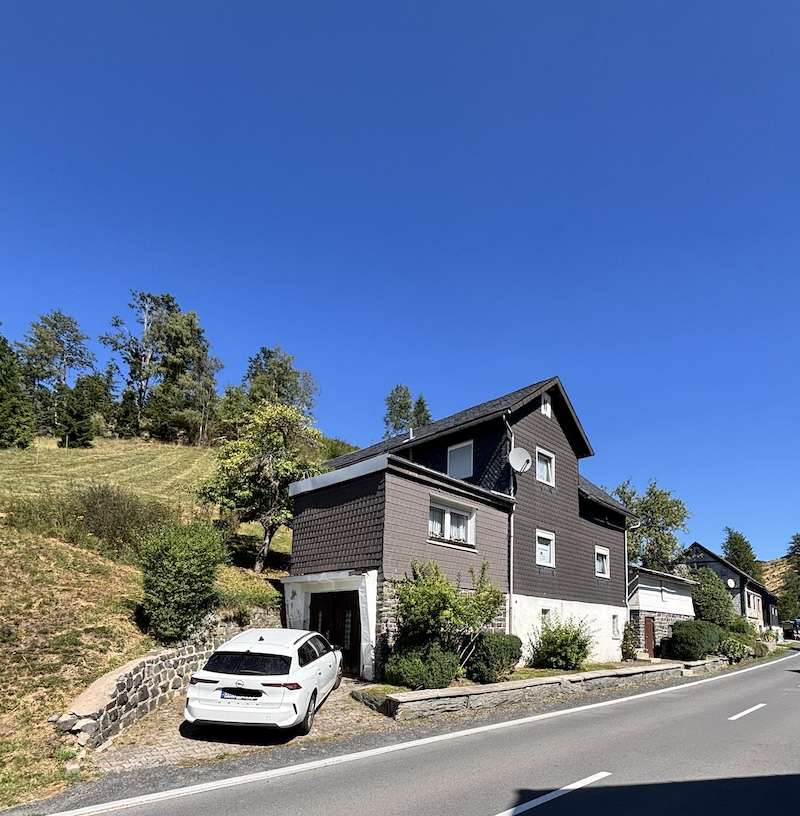 Wer traumhaft im Grünen wohnen möchte - Einfamilienhaus mit Garage und Nebengebäude, Sonneberg Kreis – Bild 2