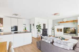 Modernisiertes, energieeffizientes Zweifamilienhaus mit Wintergarten und Pool – Die vollständige Adresse der Immobilie erhältst du vom Anbieter., 86456 Gablingen – Vorschaubild 3