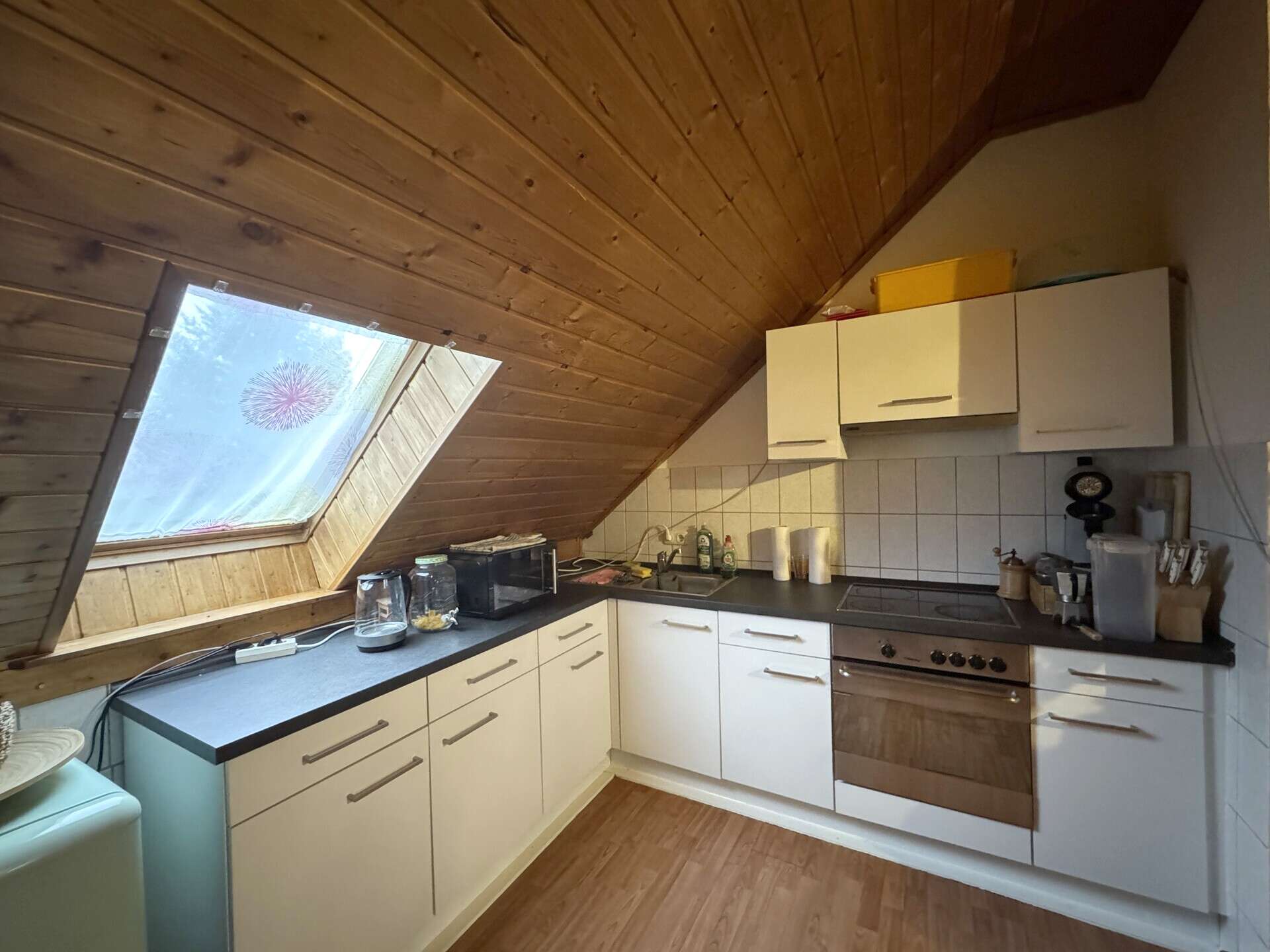 Immobilie in Bayerbach b. Ergoldsbach - Wohnhaus mit Weitblick & Freiraum – vielseitiges Anwesen mit Tierhaltung und zwei Einliegerwohnungen - Bild 7