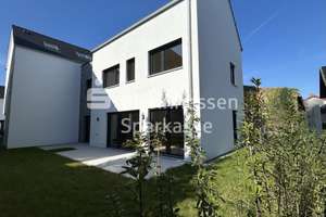 "Exklusive DHH Neubau Erstbezug" – Die vollständige Adresse der Immobilie erhältst du vom Anbieter., 55278 Hahnheim – Vorschaubild 1