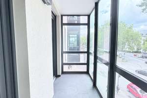 Großzügige Wohnung mit Wintergarten sucht Mieter: 2-Zimmer, 59m² – Konrad-Adenauer-Ring 1, 65187 Rheingauviertel / Hollerborn, Wiesbaden – Vorschaubild 2