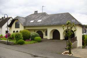 Großzügiges Einfamilienhaus mit großem Hof und möglicher Einliegerwohnung – Die vollständige Adresse der Immobilie erhältst du vom Anbieter., 56865 Blankenrath – Vorschaubild 3