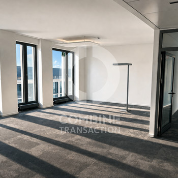 Hochwertige Büroflächen mit ansprechender Glasfassade. combine Transaction