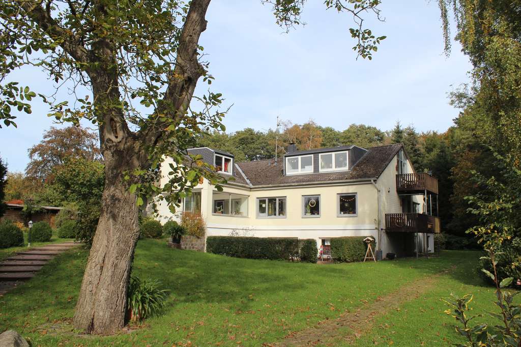 Provisionsfrei: Stilvolle 4-Zimmer-Maisonette mit Seeblick, 2 Balkonen und Gemeinschaftsgarten