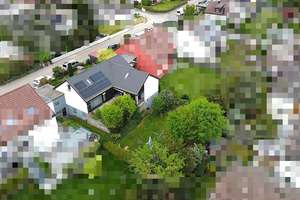 Großzügiges Einfamilienhaus / Bungalow mit Einliegerwohnung und Garten in Friolzheim – Die vollständige Adresse der Immobilie erhältst du vom Anbieter., 71292 Friolzheim – Vorschaubild 1