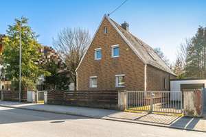 Grundstück mit Altbestand: 790 m² Sonnengrundstück mit Entwicklungspotenzial – Die vollständige Adresse der Immobilie erhältst du vom Anbieter., 81825 Gartenstadt Trudering, München – Vorschaubild 2