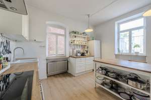 Großzügiges Wohn- und Geschäftshaus mit Potenzial am Erwin-Schöttle-Platz – Die vollständige Adresse der Immobilie erhältst du vom Anbieter., 70199 Heslach, Stuttgart – Vorschaubild 2