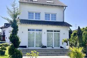 Einfamilienhaus MIT EINLIEGERWOHNUNG in bevorzugter Lage – Die vollständige Adresse der Immobilie erhältst du vom Anbieter., 63165 Mühlheim am Main – Vorschaubild 3